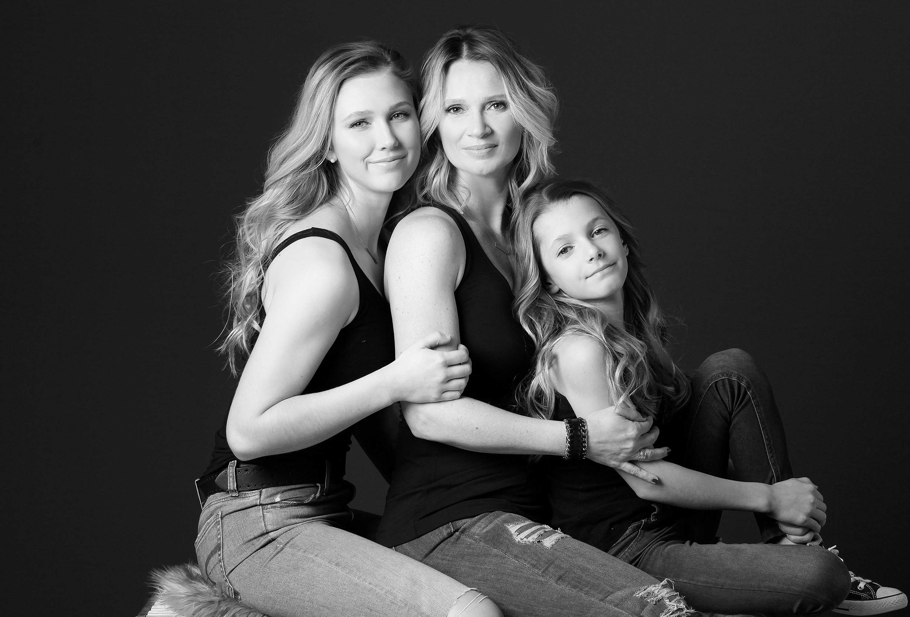 family-photographers-london-ontario-portraits-headshots-paula-tizzard-mother-daugher-portrait