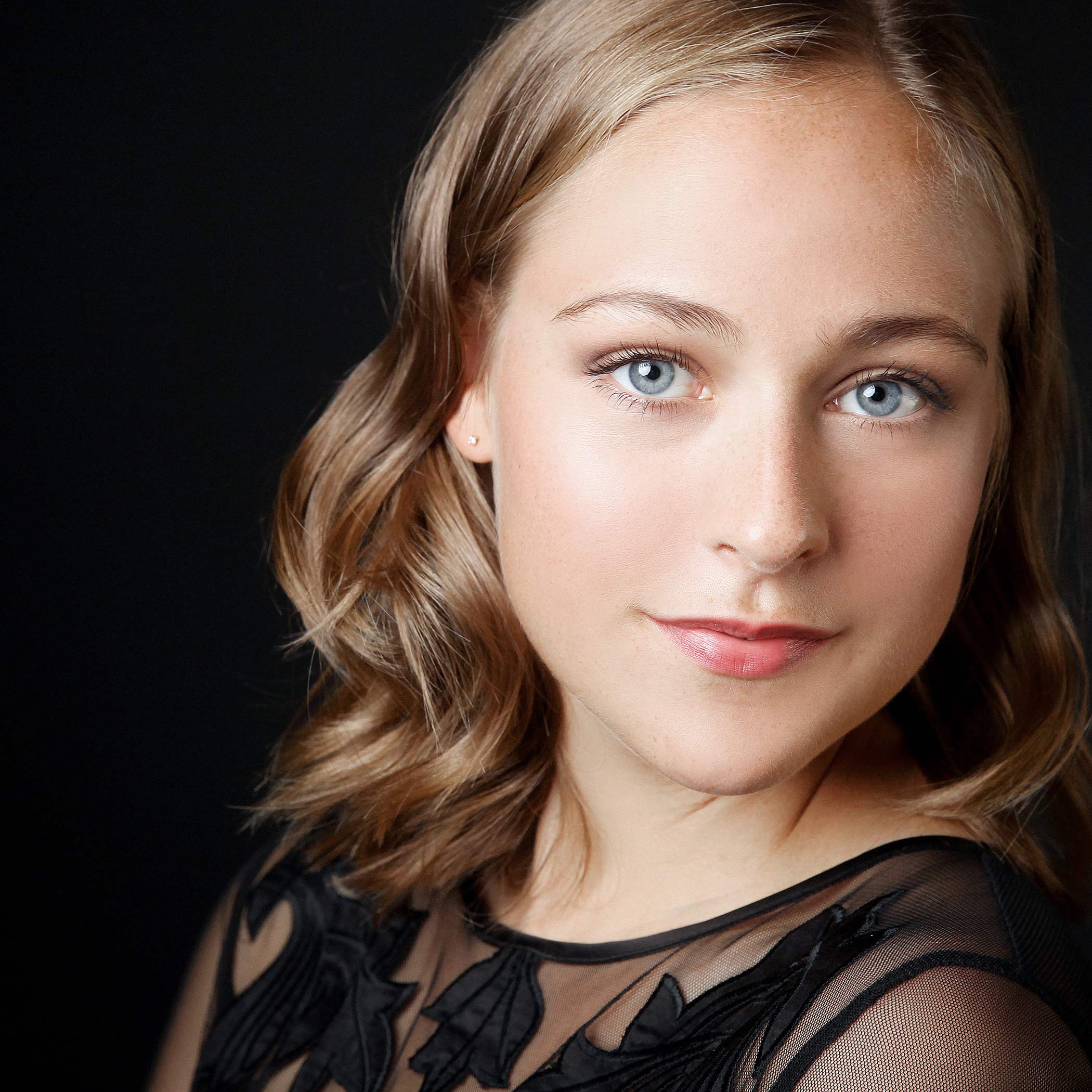 headshots-singer-actor-opera-musician-london-ontario-rachel-ginther-paula-tizzard-photographers-studio