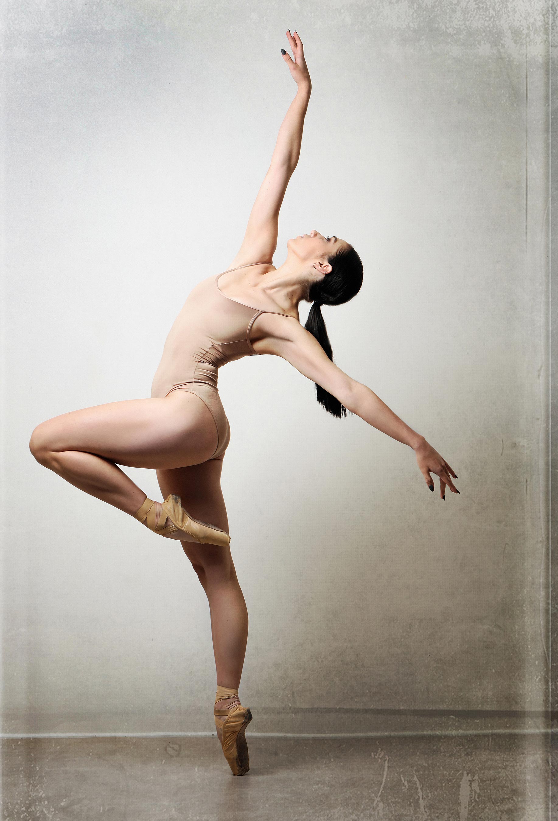 portrait-photographer-london-ontariot-ballerina-dancer-professional-photography-studio-emily-skubic